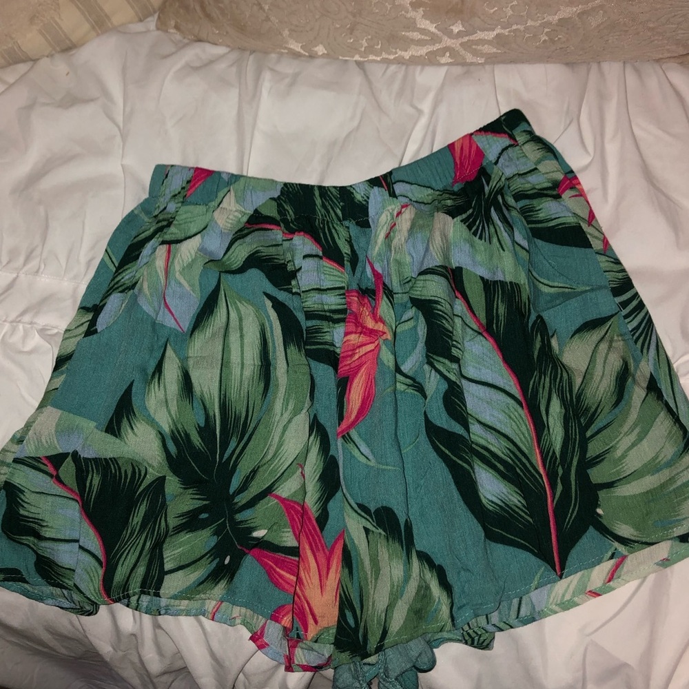 Show me your mumu tropical print flowy shorts